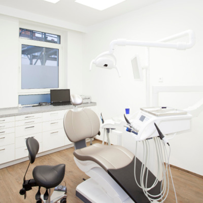 Zahnarztpraxis Köln Behandlungsstuhl